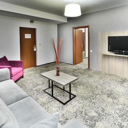 Hotel Europeca Крайова Экстерьер фото