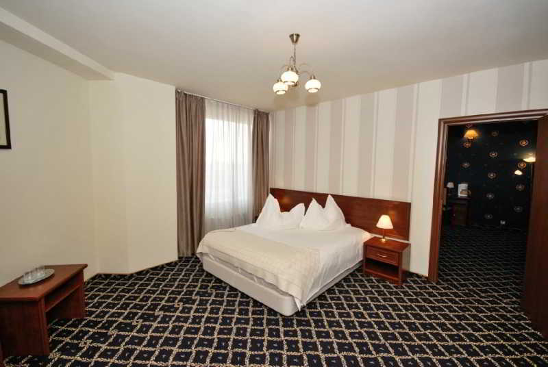 Hotel Europeca Крайова Экстерьер фото