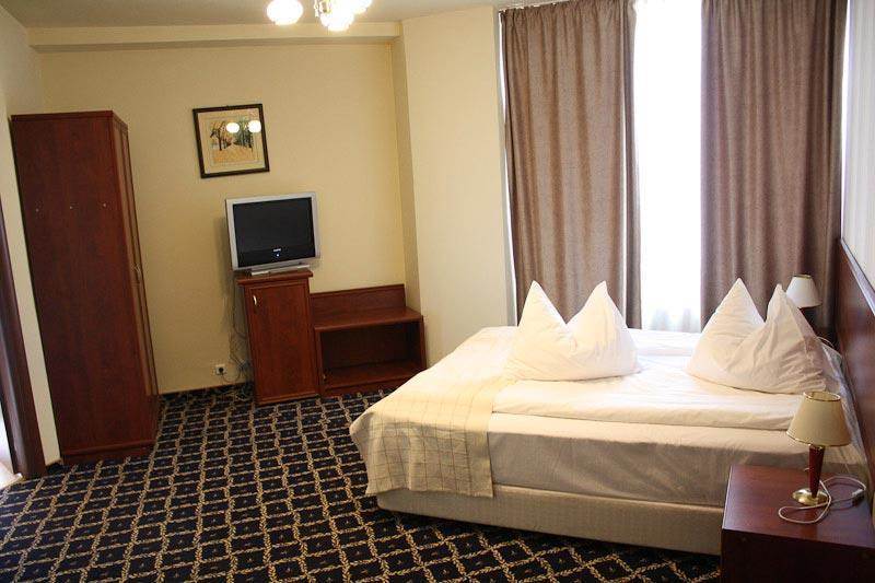 Hotel Europeca Крайова Экстерьер фото