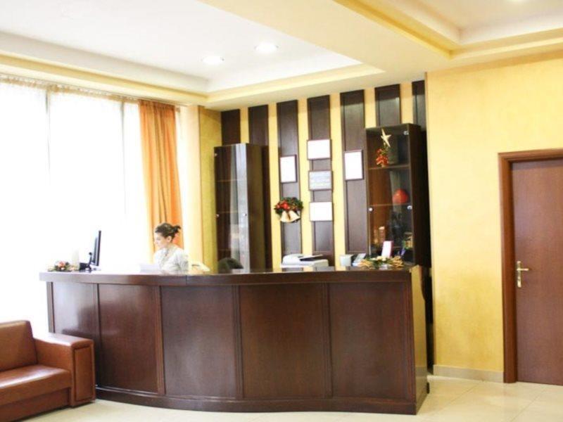 Hotel Europeca Крайова Экстерьер фото
