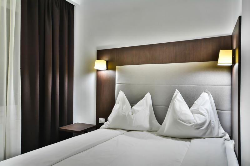 Hotel Europeca Крайова Экстерьер фото