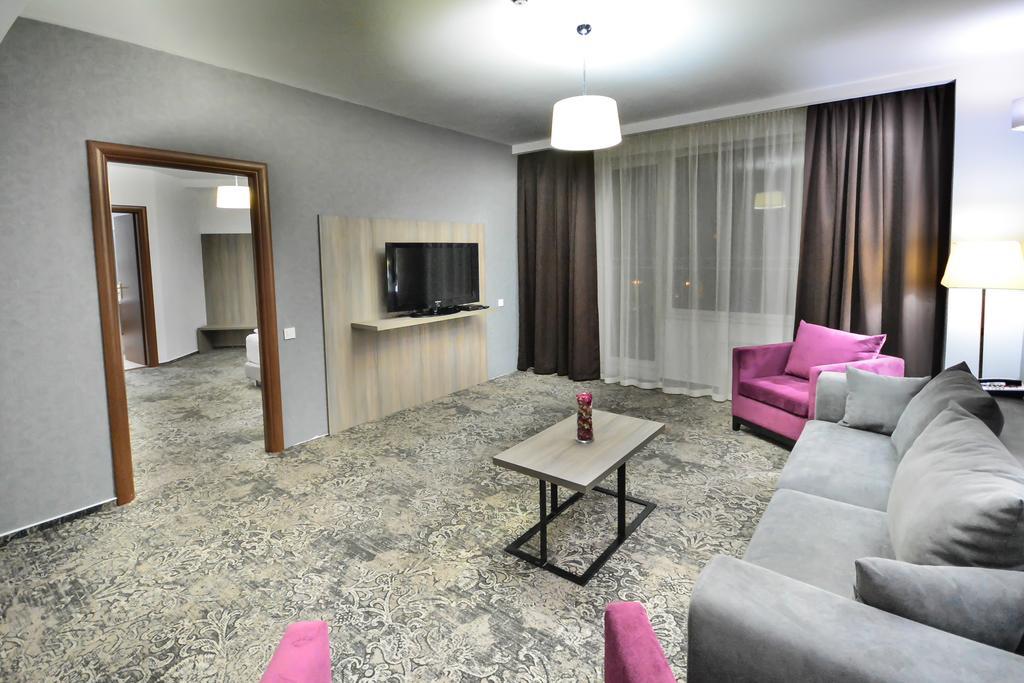 Hotel Europeca Крайова Экстерьер фото