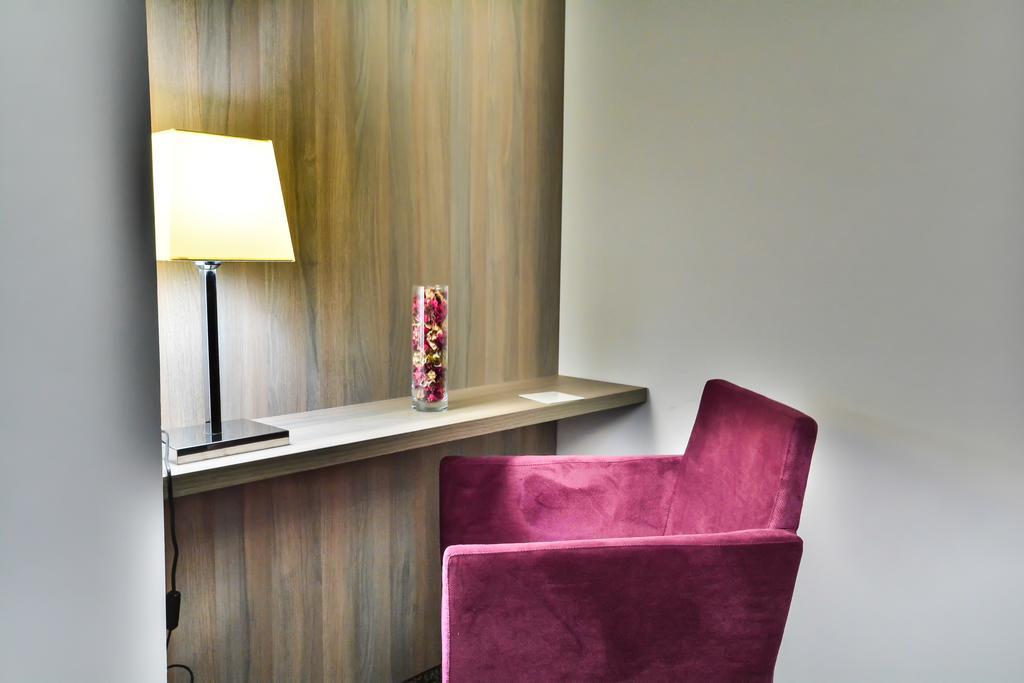Hotel Europeca Крайова Экстерьер фото