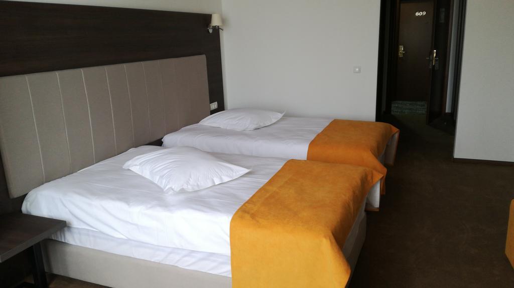 Hotel Europeca Крайова Экстерьер фото