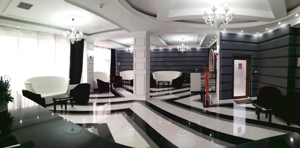 Hotel Europeca Крайова Экстерьер фото