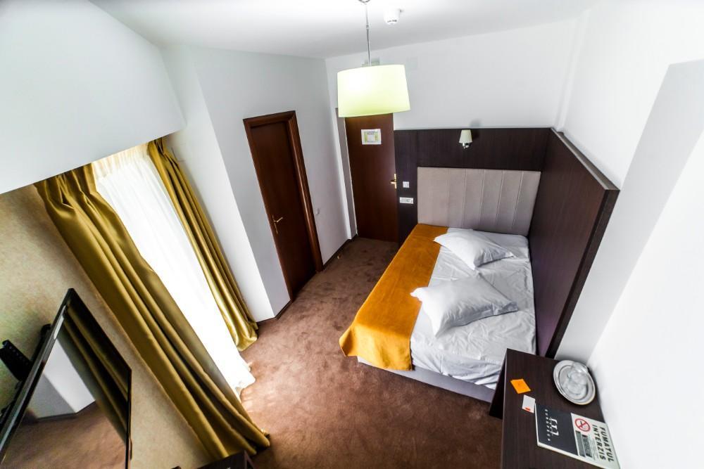 Hotel Europeca Крайова Экстерьер фото