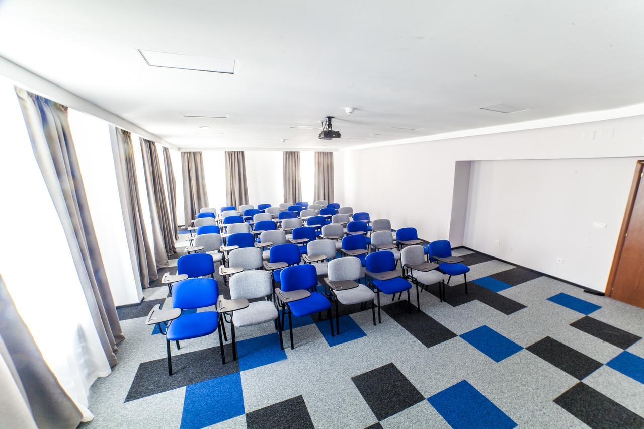 Hotel Europeca Крайова Экстерьер фото