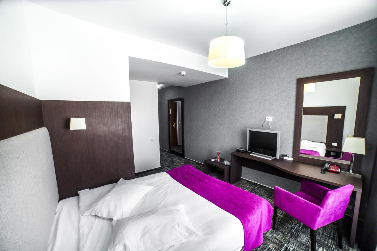 Hotel Europeca Крайова Экстерьер фото