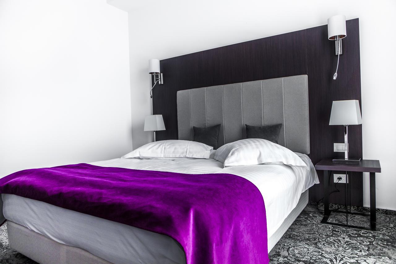 Hotel Europeca Крайова Экстерьер фото