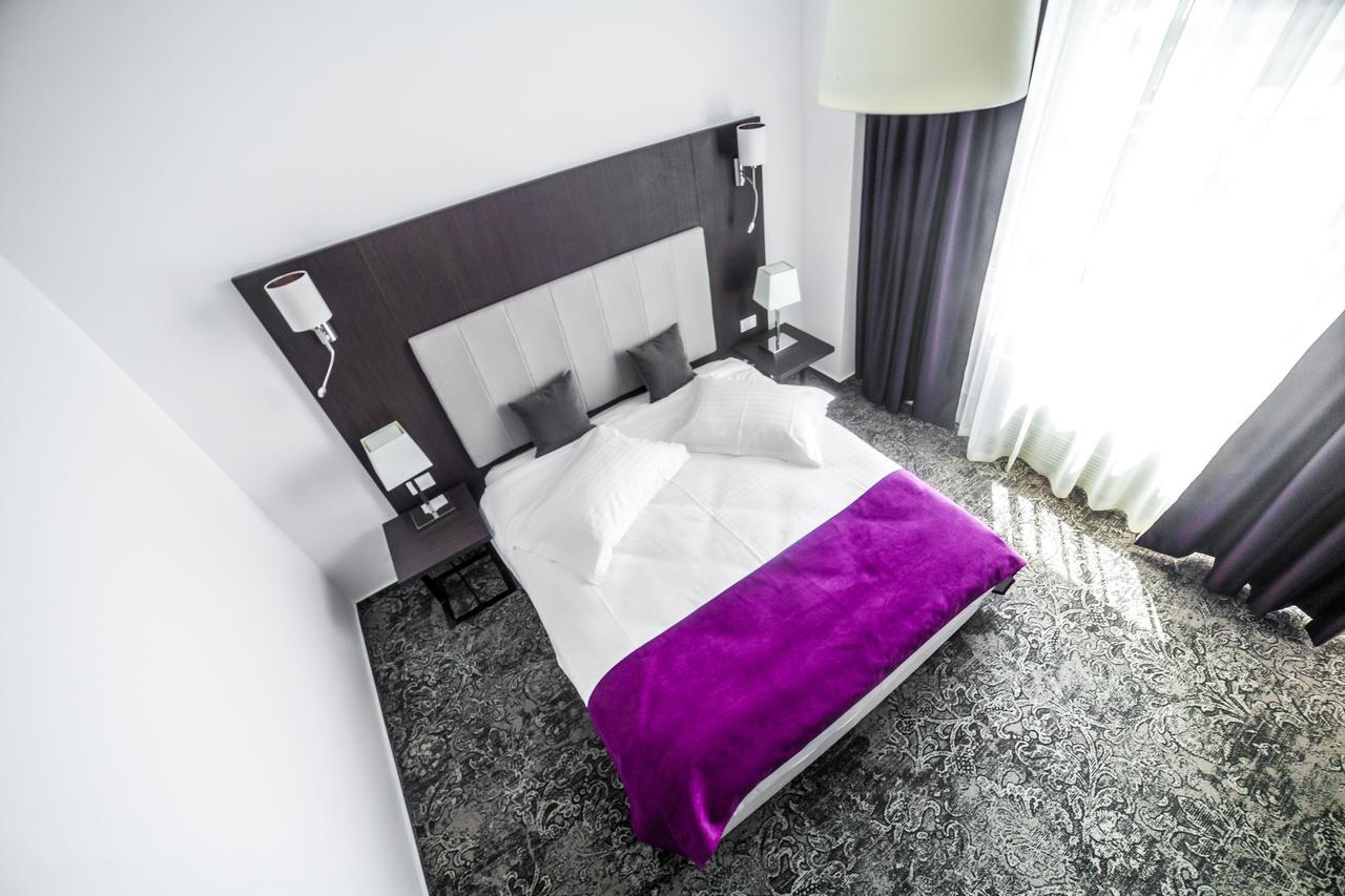 Hotel Europeca Крайова Экстерьер фото