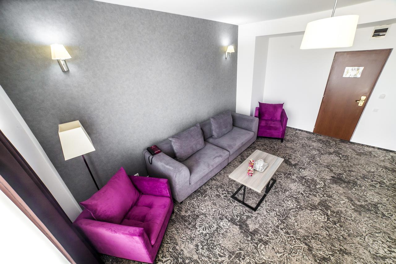 Hotel Europeca Крайова Экстерьер фото