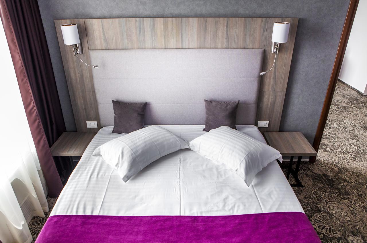 Hotel Europeca Крайова Экстерьер фото