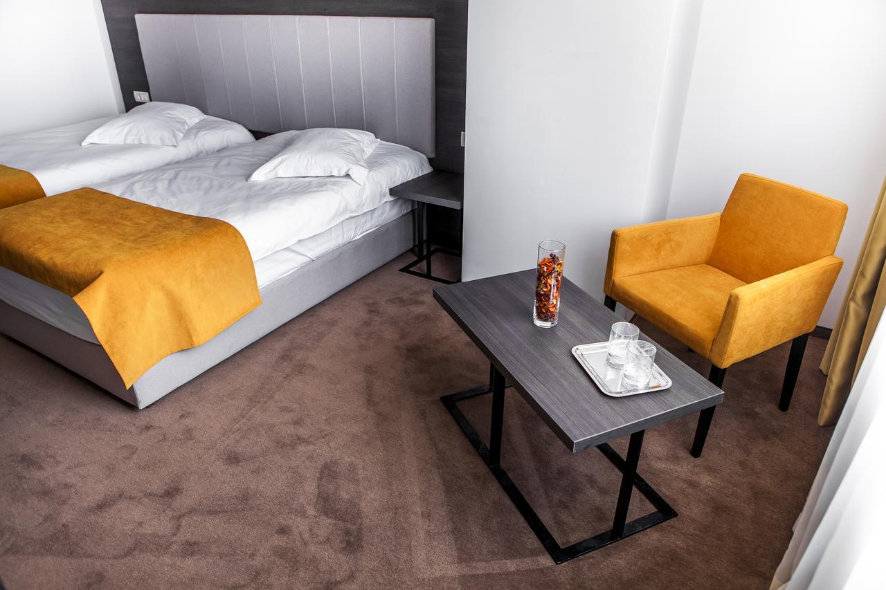 Hotel Europeca Крайова Экстерьер фото