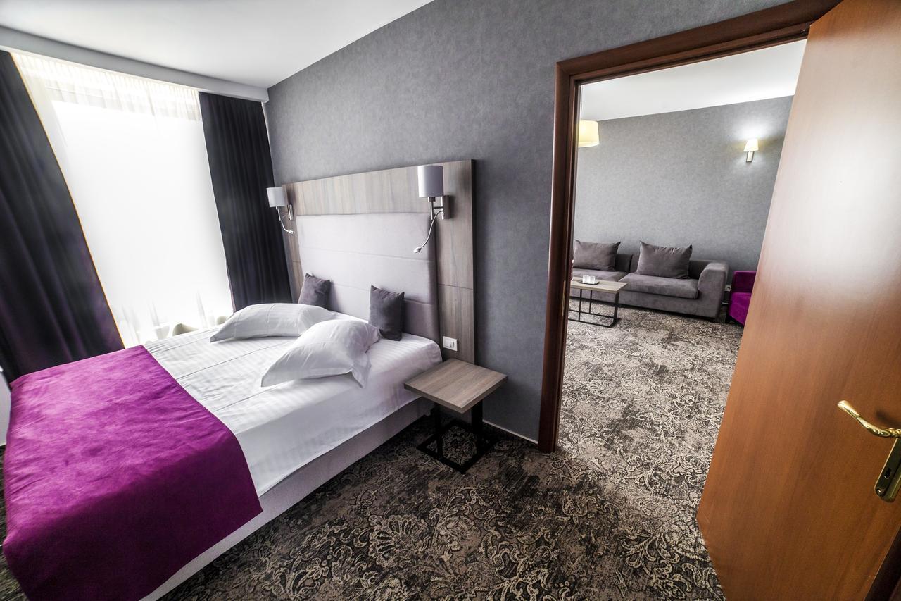 Hotel Europeca Крайова Экстерьер фото