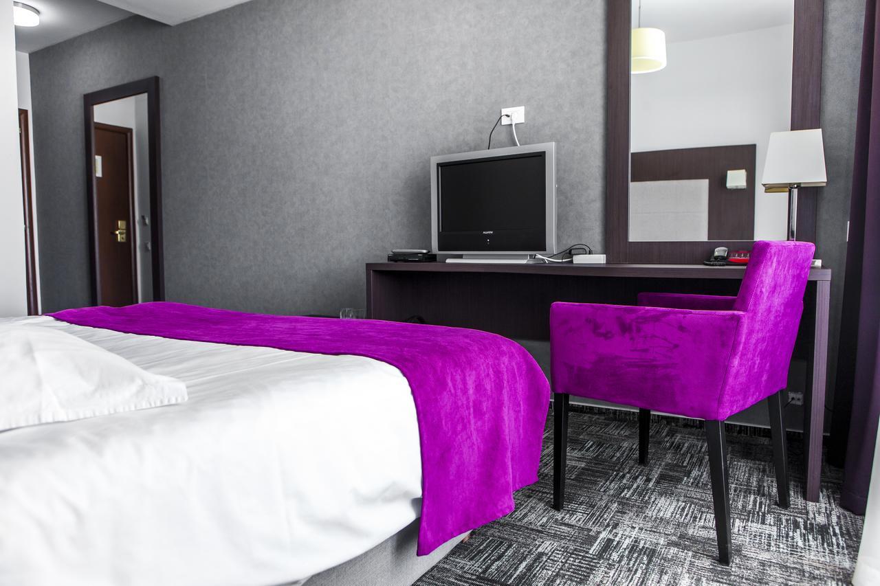 Hotel Europeca Крайова Экстерьер фото