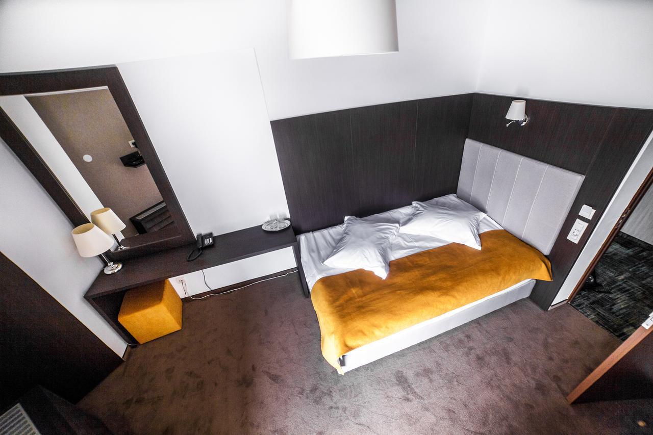 Hotel Europeca Крайова Экстерьер фото