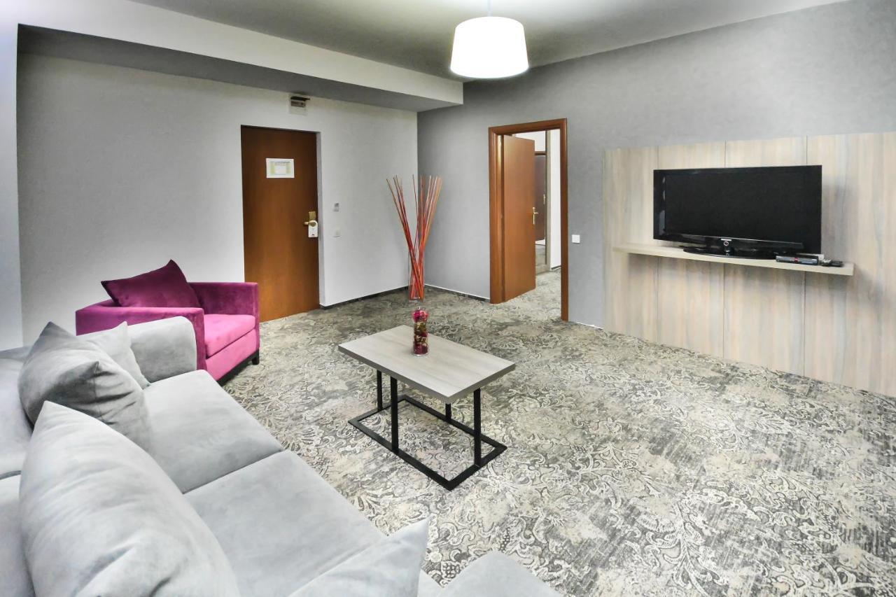 Hotel Europeca Крайова Экстерьер фото