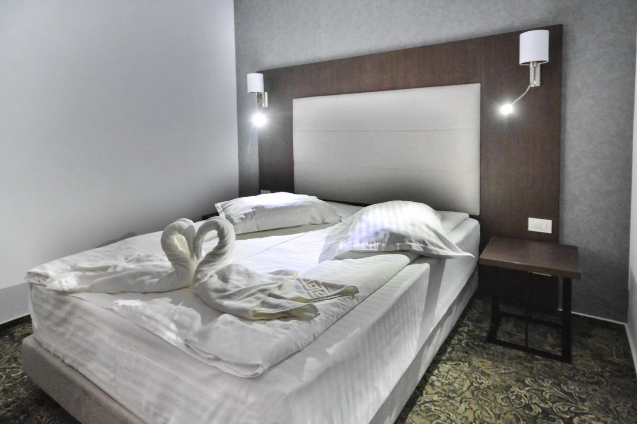 Hotel Europeca Крайова Экстерьер фото