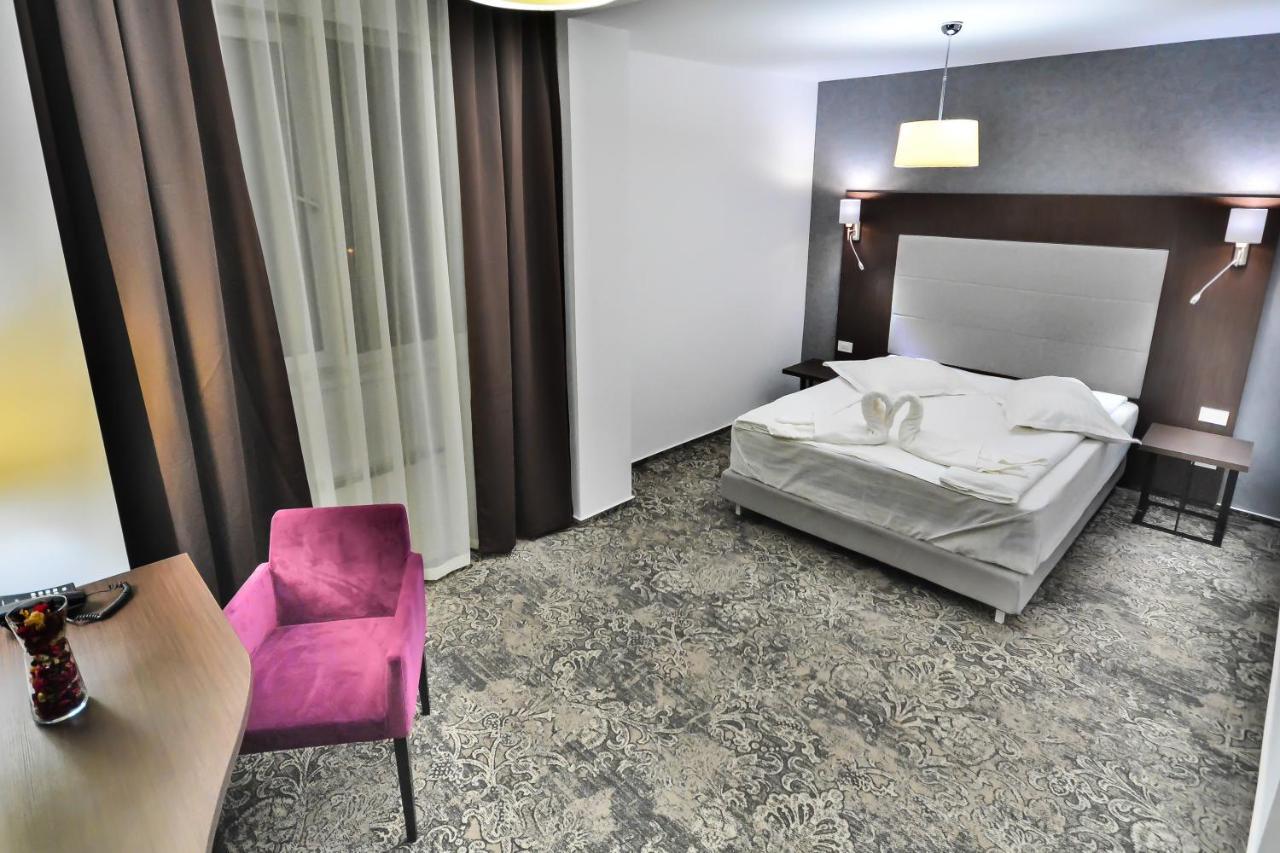 Hotel Europeca Крайова Экстерьер фото