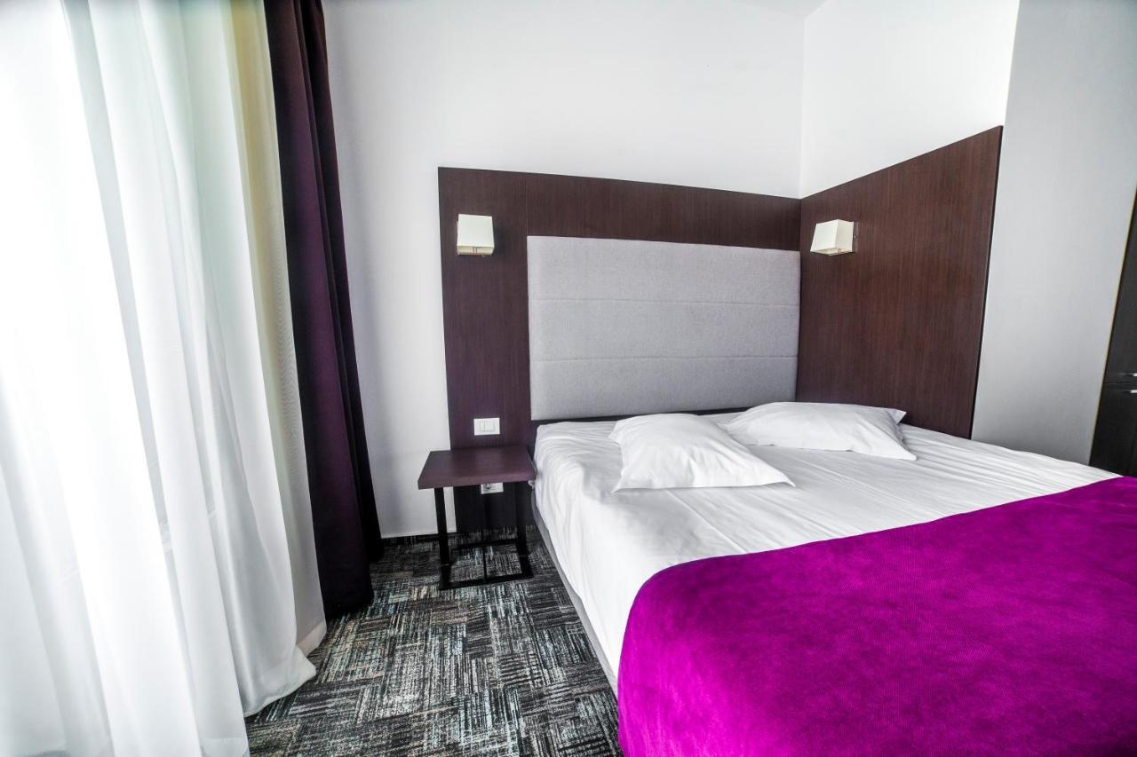 Hotel Europeca Крайова Экстерьер фото