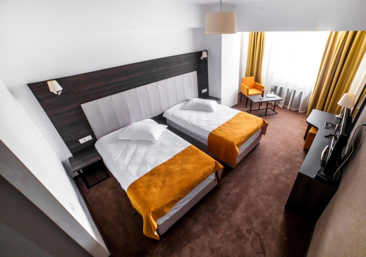 Hotel Europeca Крайова Экстерьер фото
