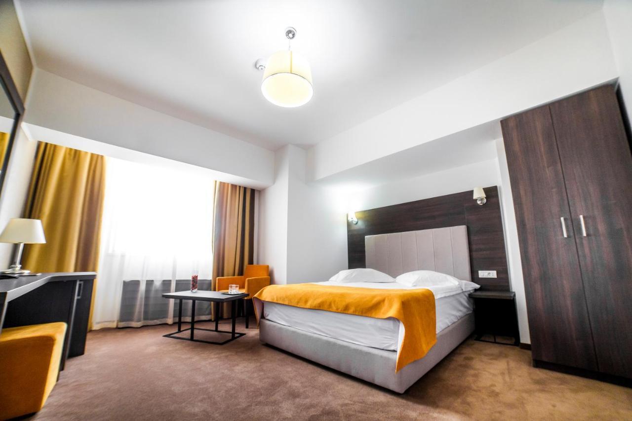 Hotel Europeca Крайова Экстерьер фото