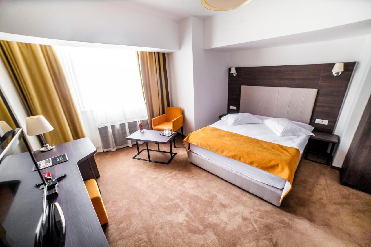 Hotel Europeca Крайова Экстерьер фото