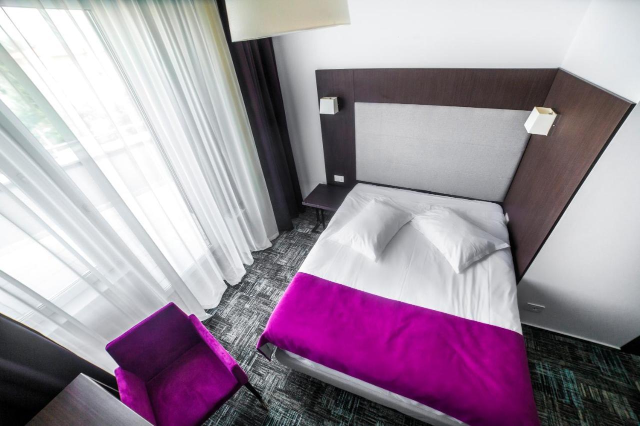 Hotel Europeca Крайова Экстерьер фото