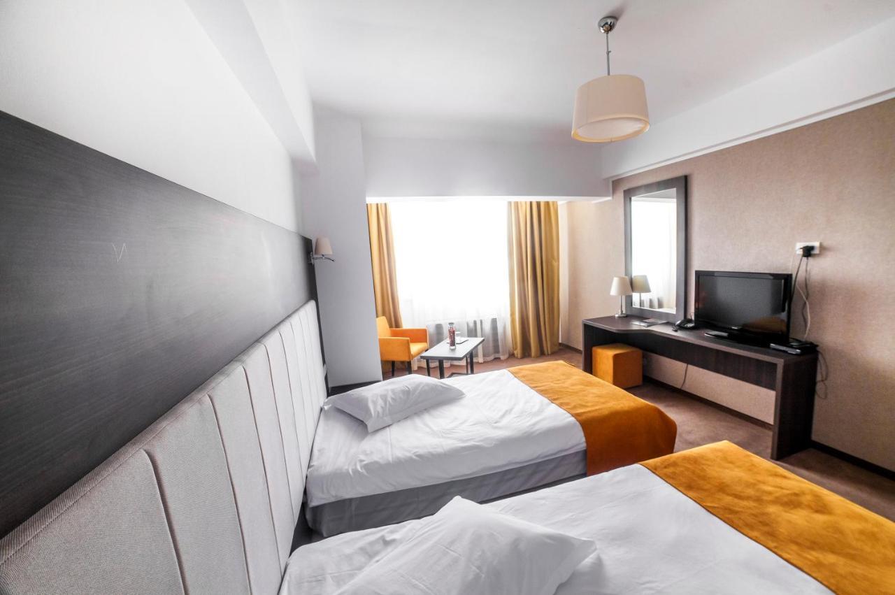 Hotel Europeca Крайова Экстерьер фото