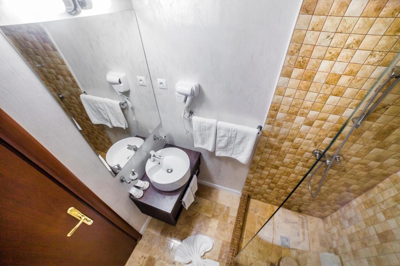 Hotel Europeca Крайова Экстерьер фото