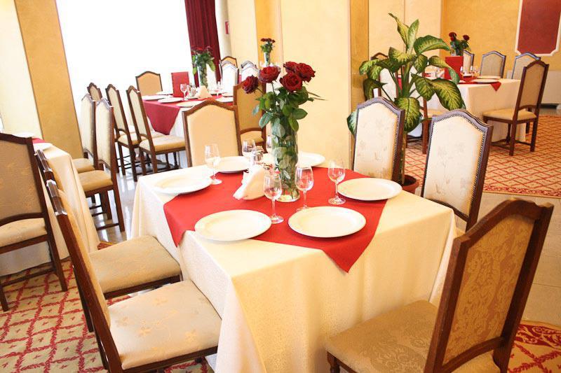 Hotel Europeca Крайова Экстерьер фото